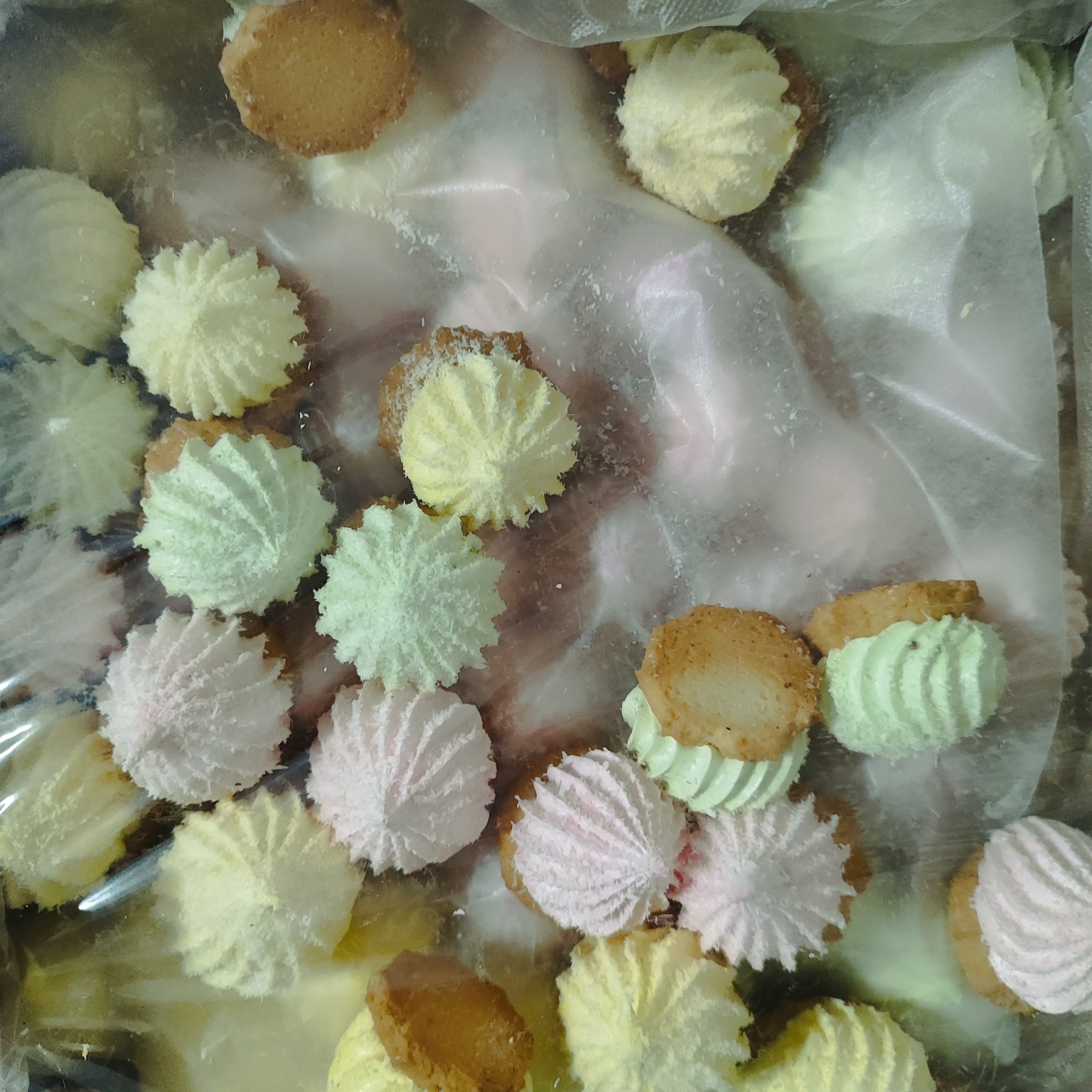 Печенье сдоб. "Вкуснотеевъ" суфлейное цветное (тел) Р.Марий Эл ООО"Вкуснотеевъ"(1кг)